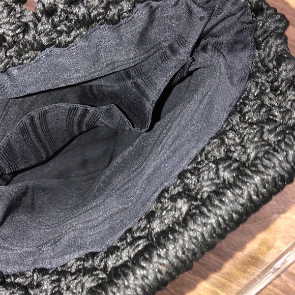 VINTAGE crochet knit square bag w/acrylic handles - Picture 3 of 4